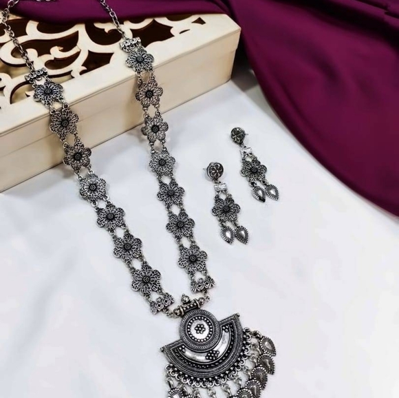 Necklace with earrings - Picture 1 of 1